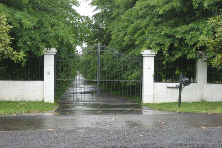 Photo of property in 76 Waihoehoe Road, Drury, 2113