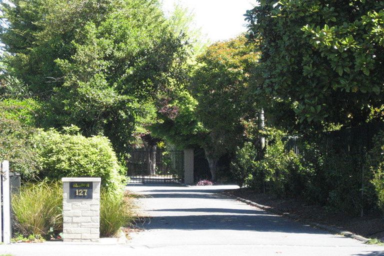 Photo of property in 127 Memorial Avenue, Burnside, Christchurch, 8053