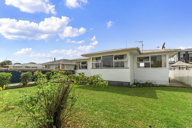 Photo of property in 3 Convair Crescent, Mangere, Auckland, 2022