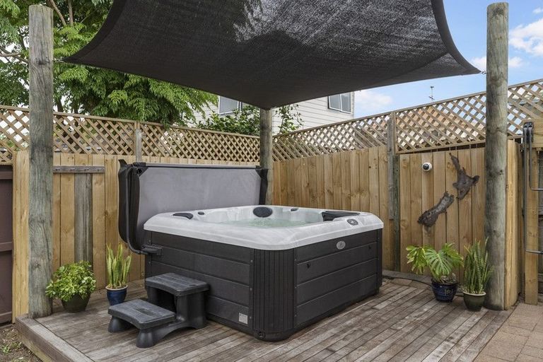 Photo of property in 1/270 Cascades Road, Botany Downs, Auckland, 2010