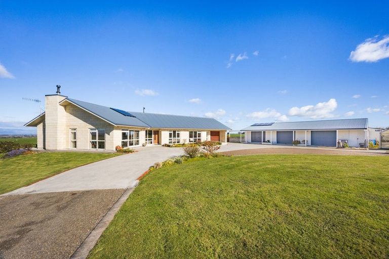 Photo of property in 63 Sutherland Road, Sanson, Palmerston North, 4479