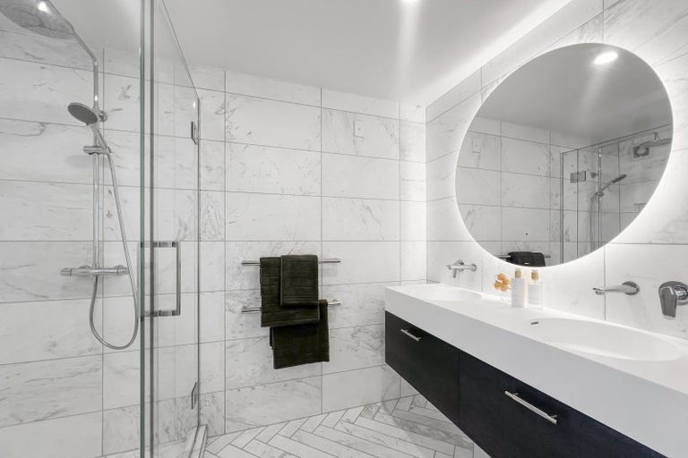 Photo of property in 2/43 Princes Street, Northcote Point, Auckland, 0627