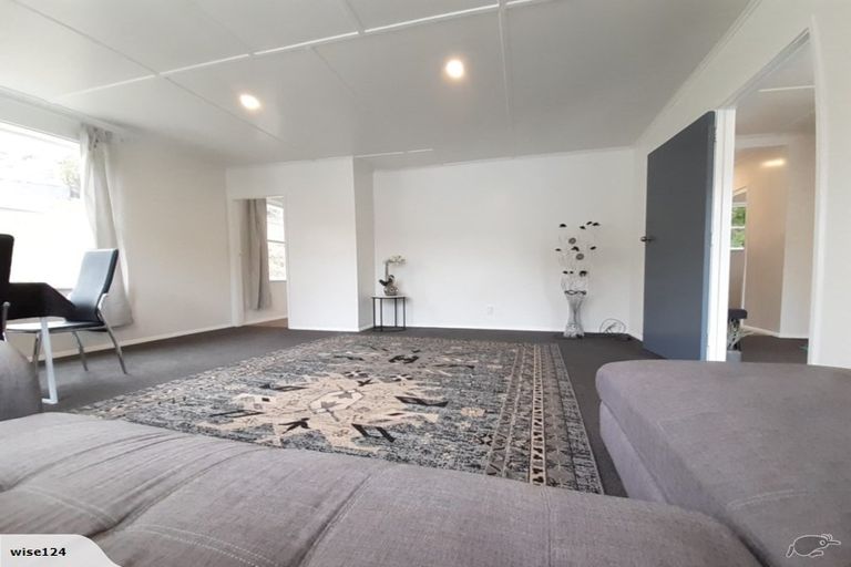 Photo of property in 39 Cardiff Crescent, Cannons Creek, Porirua, 5024