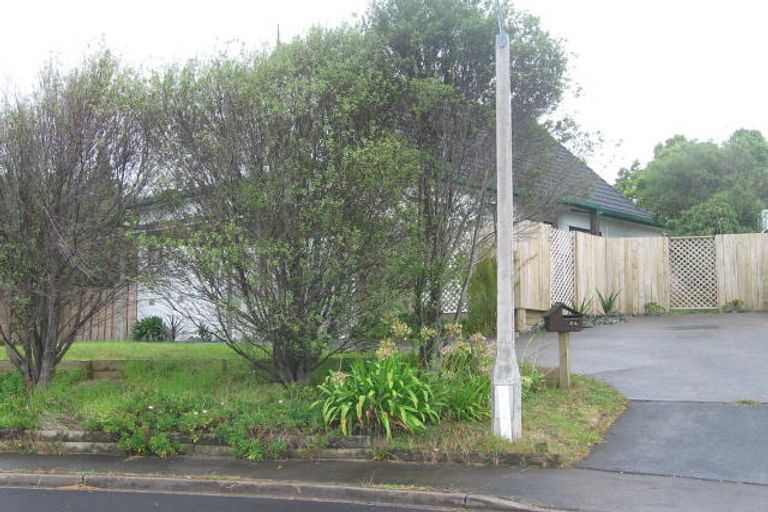 Photo of property in 24 Leiden Place, Totara Vale, Auckland, 0629