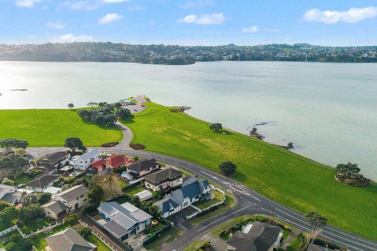 Photo of property in 81 Kiwi Esplanade, Mangere Bridge, Auckland, 2022
