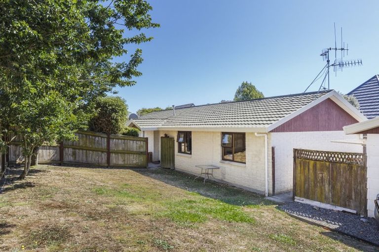 Photo of property in 2 Caroline Crescent, Highbury, Palmerston North, 4412