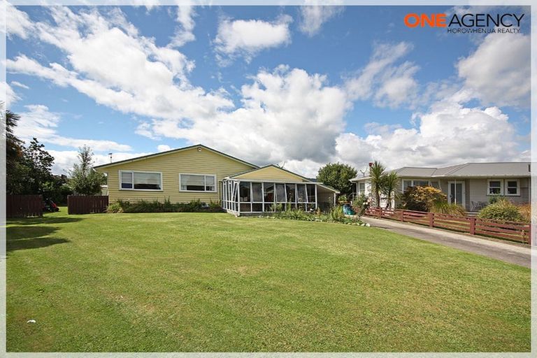 Photo of property in 7 Harlech Street, Levin, 5510