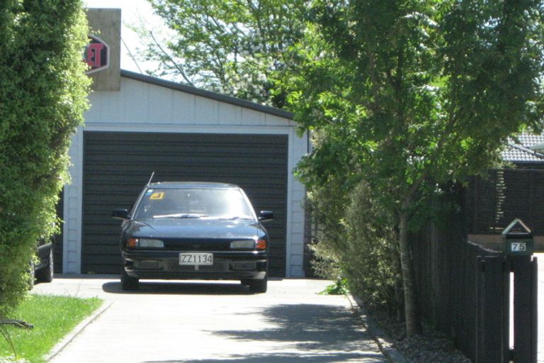 Photo of property in 75 Farquhars Road, Redwood, Christchurch, 8051