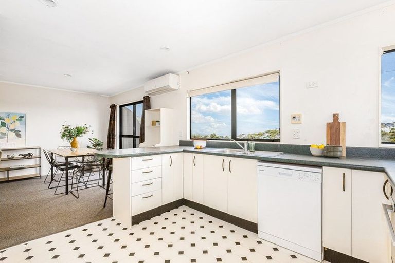 Photo of property in 21 Ladbrooke Drive, Newlands, Wellington, 6037