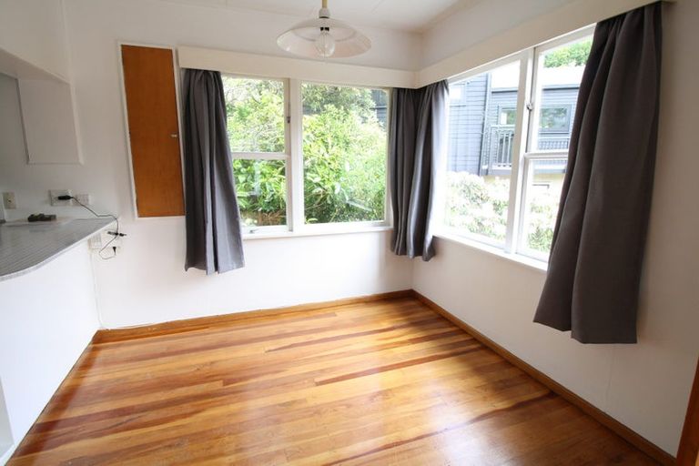 Photo of property in 10 Kamla Way, Khandallah, Wellington, 6035