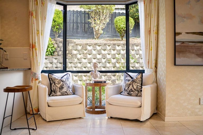 Photo of property in 15 Tumbridge Place, Somerville, Auckland, 2014