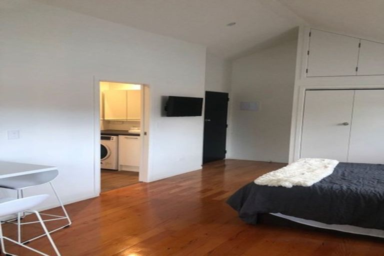 Photo of property in 29 Paragon Avenue, Beach Haven, Auckland, 0626