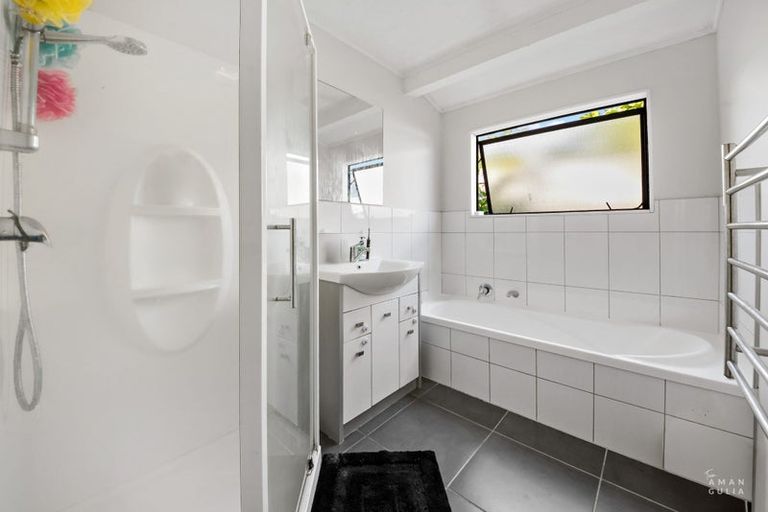 Photo of property in 2/40 Savoy Road, Glen Eden, Auckland, 0602