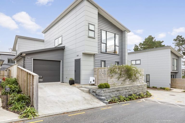 Photo of property in 35 Brindle Way, Newlands, Wellington, 6037