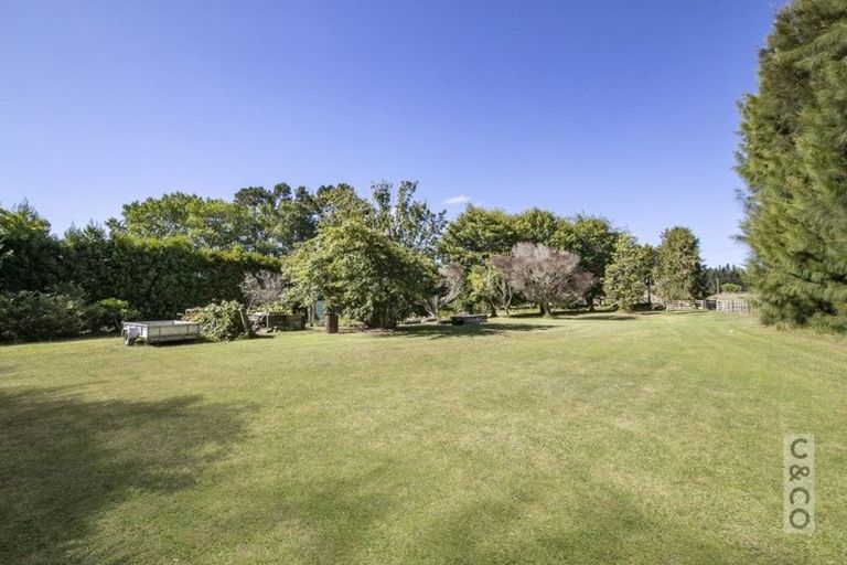 Photo of property in 902 Old North Road, Waimauku, 0882