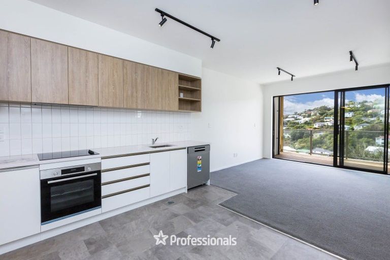 Photo of property in 4/65 Tiketike Way, Brooklyn, Wellington, 6021