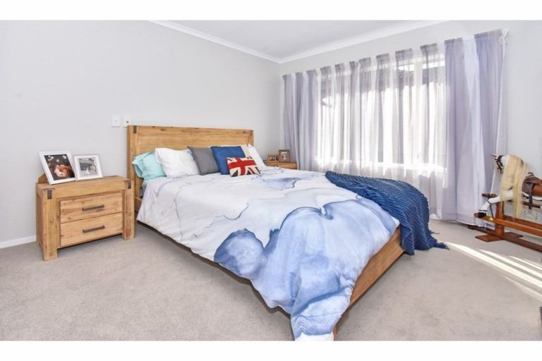 Photo of property in 69 Riverton Drive, Randwick Park, Auckland, 2105