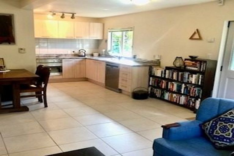 Photo of property in 3/4a Corrella Road, Belmont, Auckland, 0622