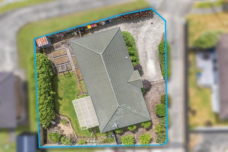 Photo of property in 17 Aitkenhead Court, Parakai, 0830