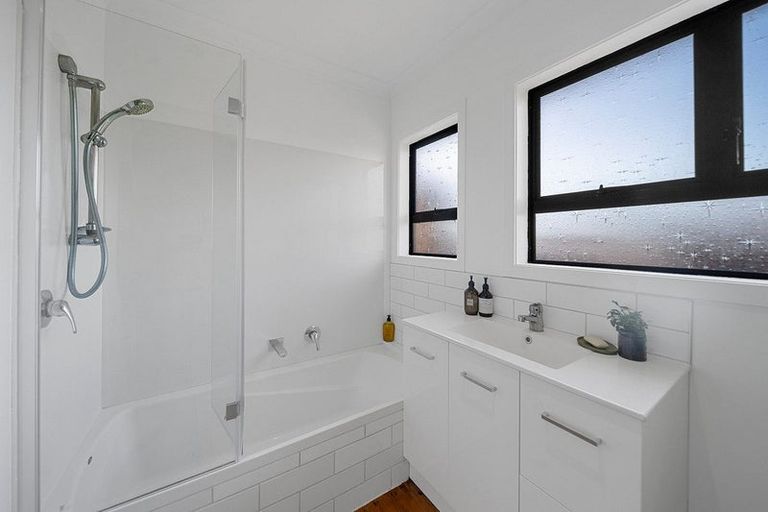 Photo of property in 169 Welcome Bay Road, Welcome Bay, Tauranga, 3112