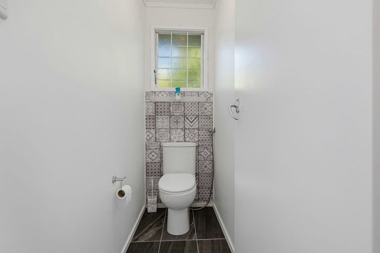 Photo of property in 38 Sunvue Road, Glen Eden, Auckland, 0602