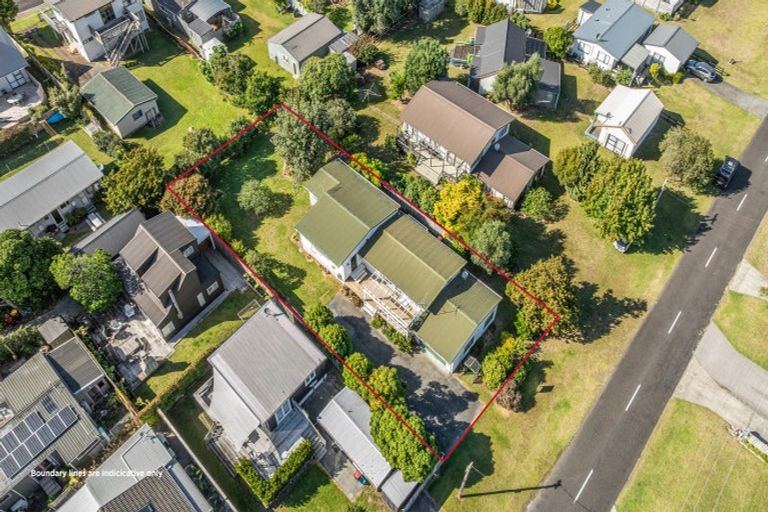 Photo of property in 124 Given Avenue, Whangamata, 3620