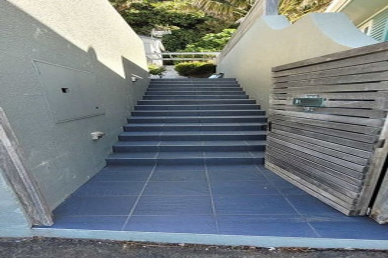 Photo of property in 287 Karaka Bay Road, Karaka Bays, Wellington, 6022