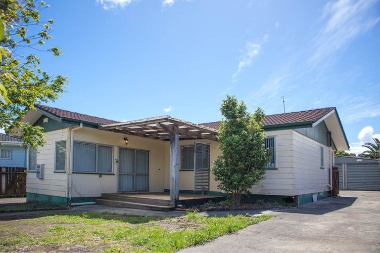 Photo of property in 8 Styca Place, Sunnyvale, Auckland, 0612