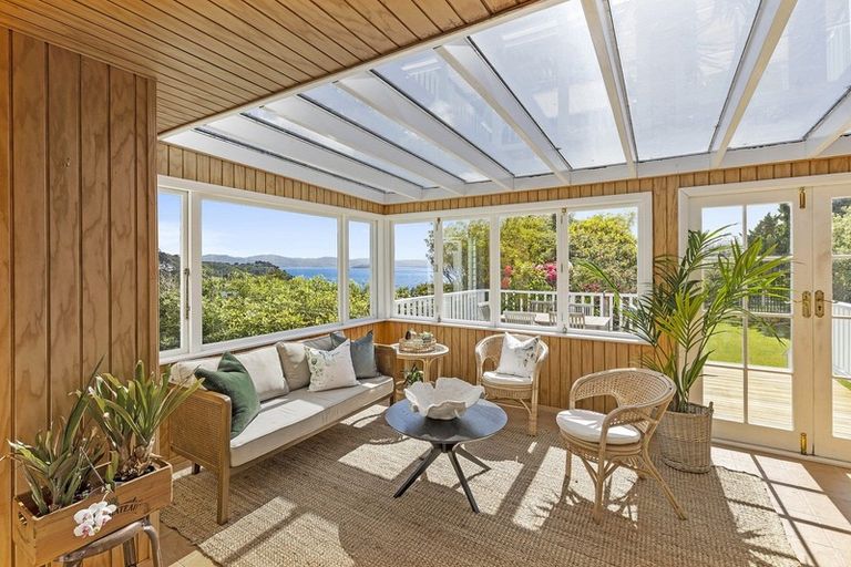 Photo of property in 25 Tai Paku Paku Road, Karaka Bays, Wellington, 6022