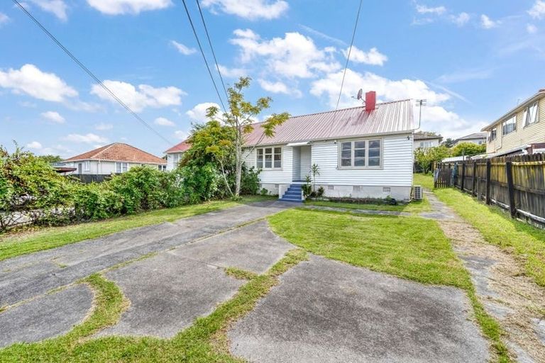 Photo of property in 243 Great North Road, Henderson, Auckland, 0612