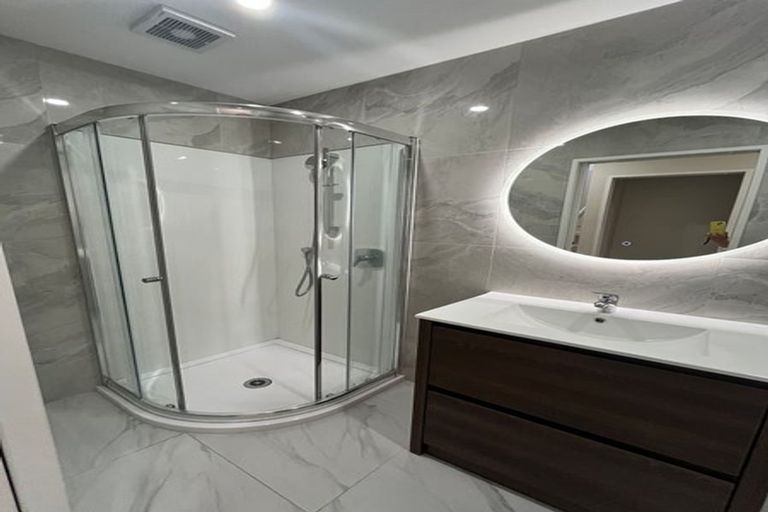 Photo of property in 28a Halberg Street, Glenfield, Auckland, 0629