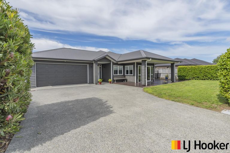 Photo of property in 3 Drumkeen Place, Rosehill, Papakura, 2113