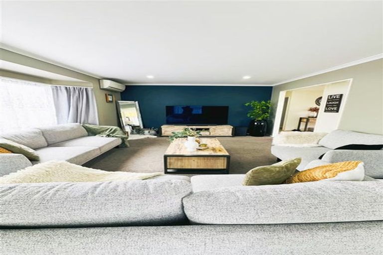 Photo of property in 2/17 Queen Street, Papakura, 2110