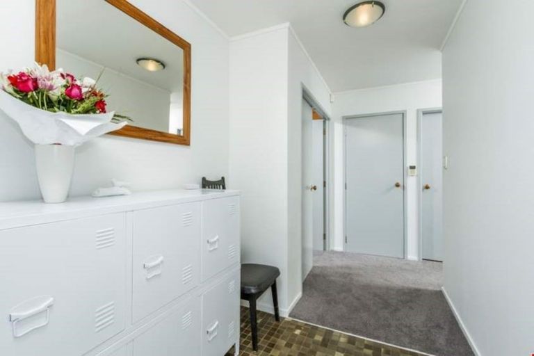 Photo of property in 1 Naviti Place, Browns Bay, Auckland, 0630