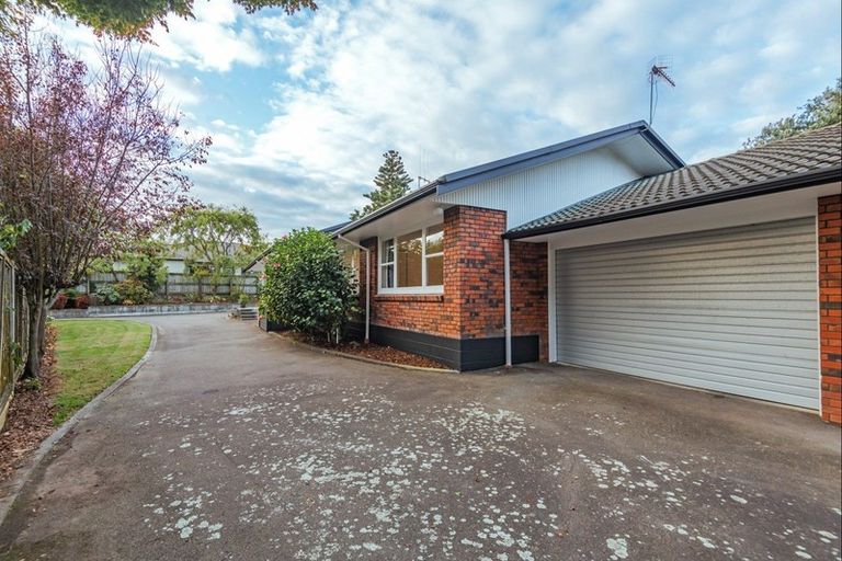 Photo of property in 2 Caccia Birch Lane, Hokowhitu, Palmerston North, 4410