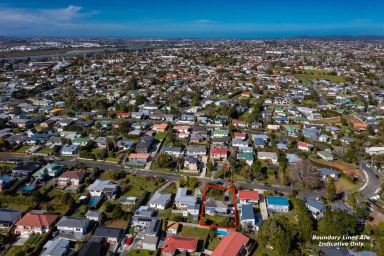 Photo of property in 68 Sylvan Crescent, Te Atatu South, Auckland, 0610