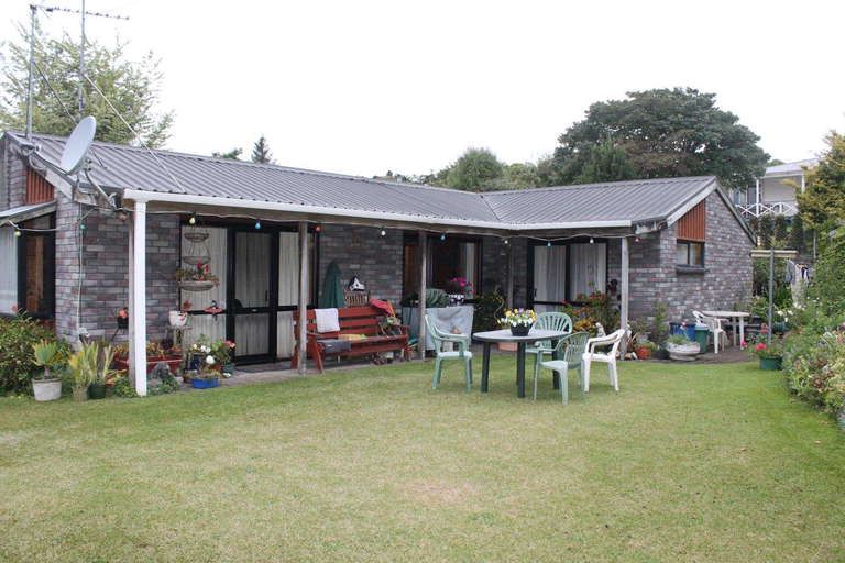 Photo of property in 5b Marina Grove, Frankleigh Park, New Plymouth, 4310