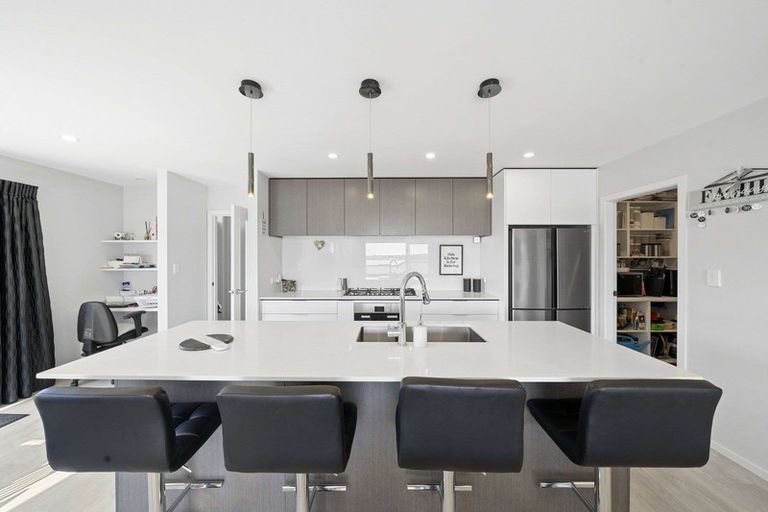 Photo of property in 2 Ihakara Arthur Lane, Aotea, Porirua, 5024