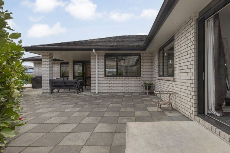 Photo of property in 14 Schooner Drive, Whitby, Porirua, 5024