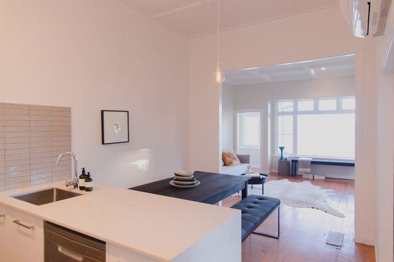 Photo of property in 112 Queen Street, Northcote Point, Auckland, 0627
