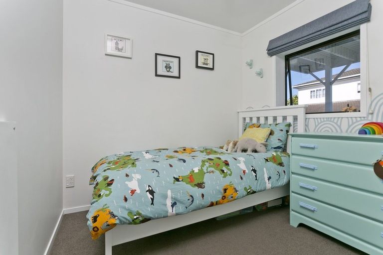 Photo of property in 2/949 Beach Road, Torbay, Auckland, 0630