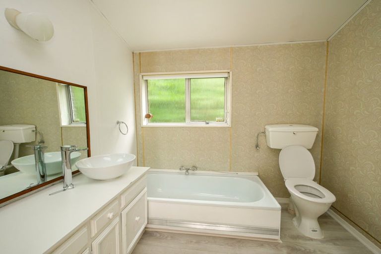 Photo of property in 4 Winston Place, Kew, Dunedin, 9012