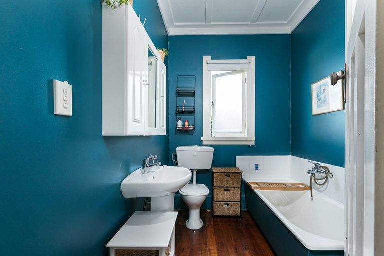 Photo of property in 15a Ruataniwha Street, Waipawa, 4210