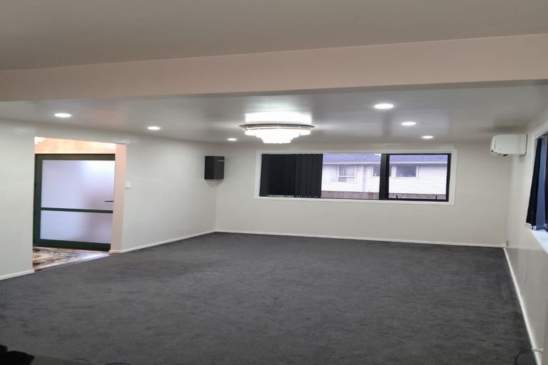 Photo of property in 14 Serrano Place, Clover Park, Auckland, 2023