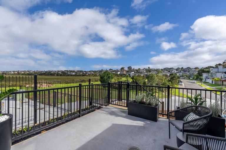 Photo of property in 11/10 Ngaroma House Drive, Hobsonville, Auckland, 0616