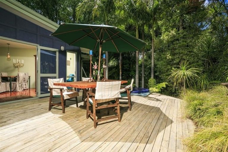 Photo of property in 3a Manon Crescent, Greenhithe, Auckland, 0632