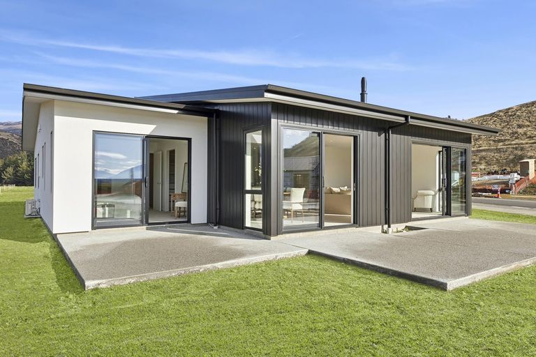 Photo of property in 33 Atkins Road, Luggate, Wanaka, 9382