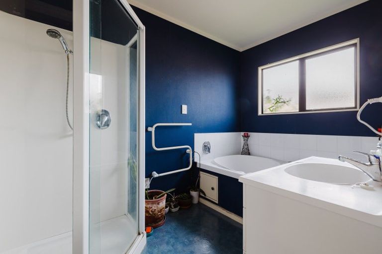 Photo of property in 15 Aspen Way, Kelvin Grove, Palmerston North, 4414