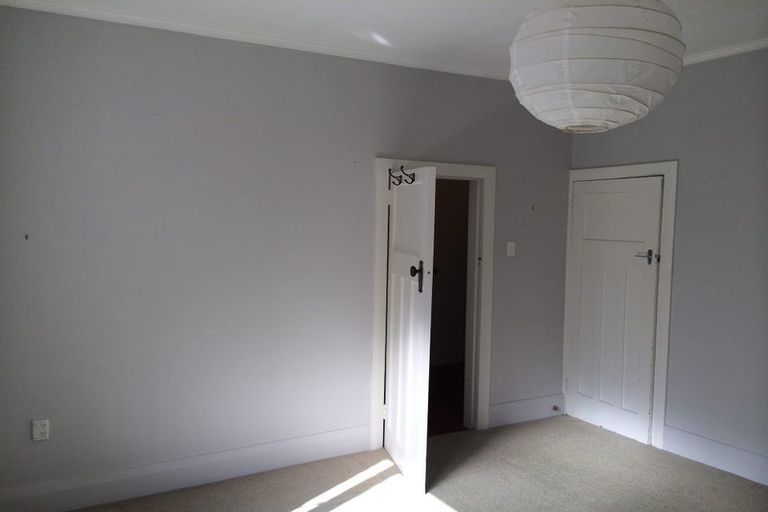 Photo of property in 1 Hungerford Road, Lyall Bay, Wellington, 6022