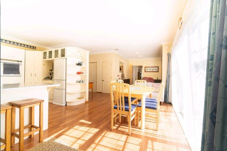 Photo of property in 6 Hinau Street, Tawa, Wellington, 5028